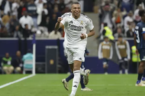 "رجل النهائيات".. ماركا تشيد بأداء مبابي قبل مواجهة برشلونة